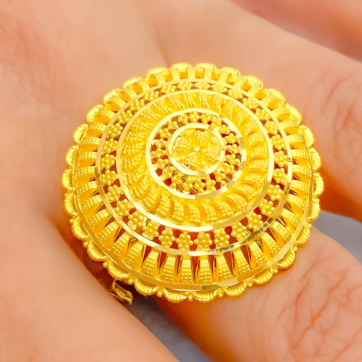 Attractive Fine 22k Gold Statement Ring