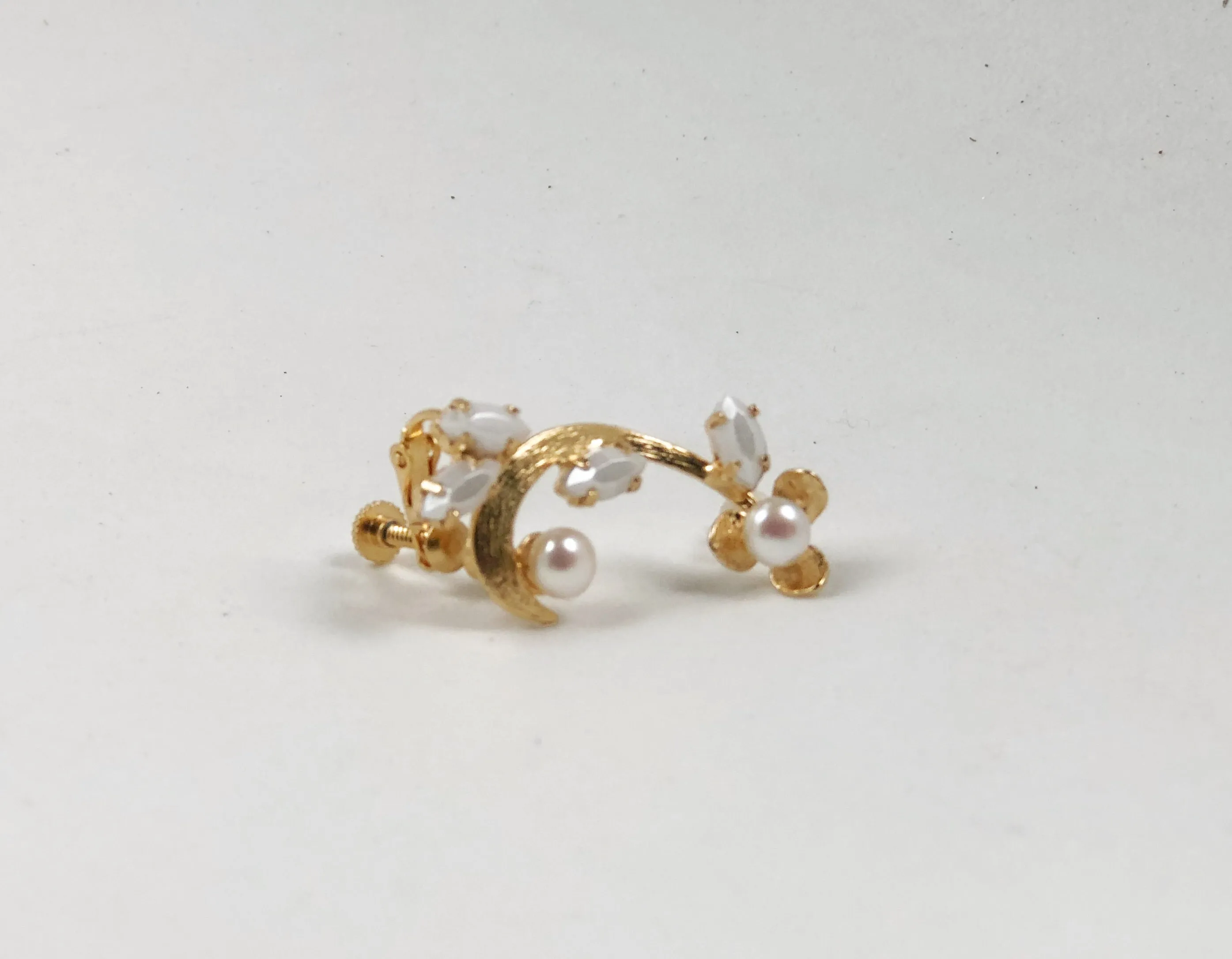 Gilt and Pearls Ear Cuff